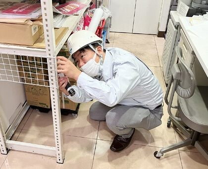 Je réalise la réparation, la correction vite