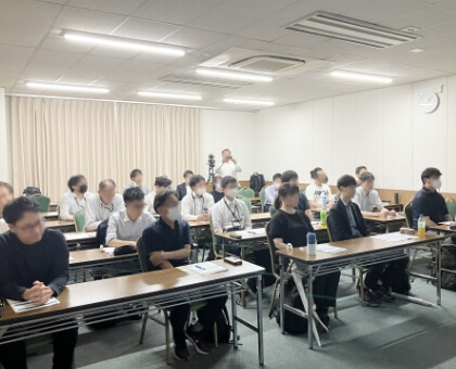 Éducation, instruction aux groupes des sociétés et à un directeur